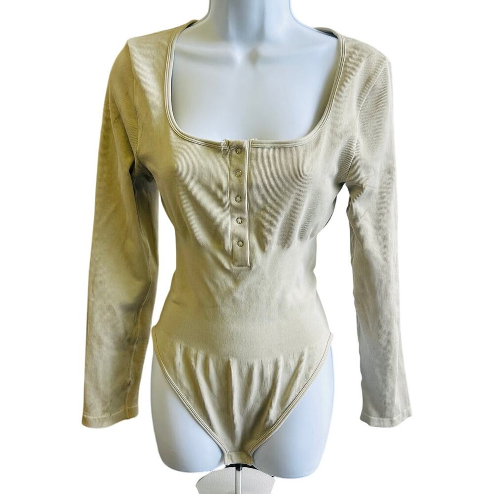 Neutral ribbed snap front long sleeve bodysuit L stretch Y2K basic core